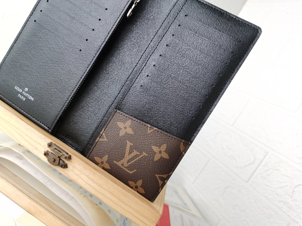 LVコピーウォレット着用イメージ